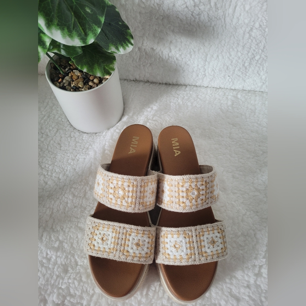 MIA Women's Cream & Tan Crochet Double-Strap Slide Sandals Size 8.5
